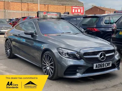 Usado Mercedes C300 AMG Line Premium 2019 Gris Coupe