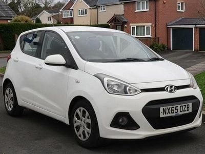 Used Hyundai i10 SE 67 HP (49 kW) 2015 White Hatchback