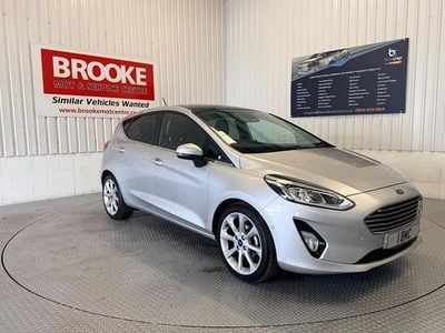 Begagnad Ford Fiesta Titanium 125 HK (91 kW) 2018 Silver Halvkombi