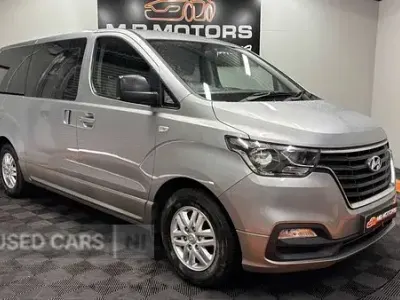Usado Hyundai I800 SE 136 CV (100 kW) 2019 Plateado Monovolumen