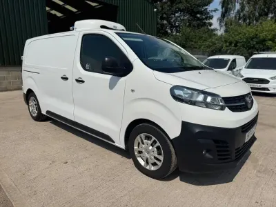 Second-hand Vauxhall Vivaro 120 CP (88 kW) 2021 Alb Monovolum