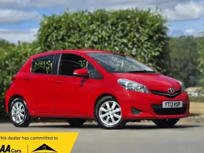 Used Toyota Yaris 90 HP (66 kW) 2013 Red Hatchback