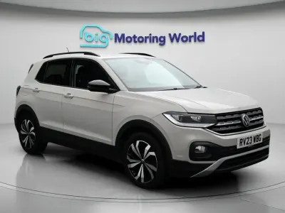 Usado VW T-Cross Black Edition 110 CV (80 kW) 2023 Gris SUV