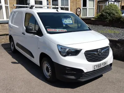 Used Vauxhall Combo Edition 100 HP (73 kW) 2019 White MPV