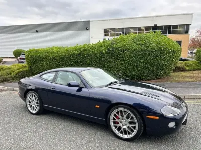 Używany Jaguar XKR 400 KM (294 kW) 2005 Niebieski Coupe