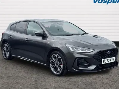 Begagnad Ford Focus ST-Line X 125 HK (91 kW) 2023 Grå Halvkombi