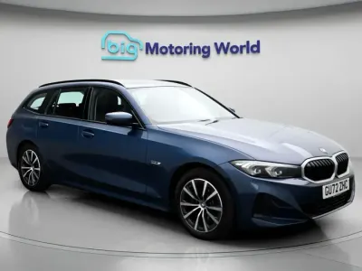 Begagnad BMW 330e Sport Line 288 HK (211 kW) 2022 Blå Kombi