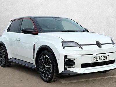 Used Renault R5 Iconic 110 kW (150 HP) 2025 White/black Hatchback