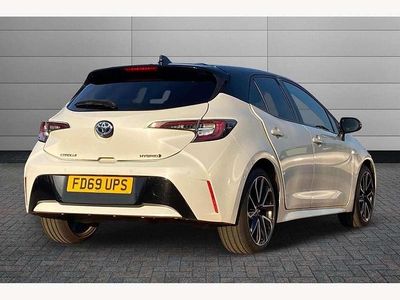 Used Toyota Corolla 122 HP (89 kW) 2020 White Hatchback