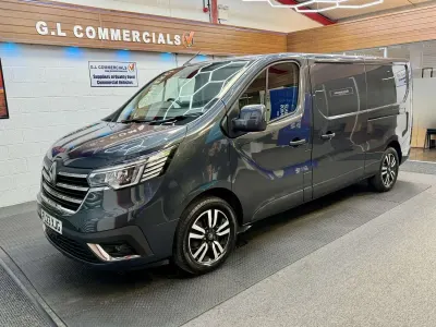 Used Renault Trafic 150 HP (110 kW) 2023 Grey MPV