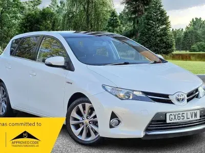 Usado Toyota Auris Hybrid 2015 Branco Citadino