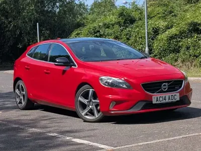 Used Volvo V40 R-Design 114 HP (83 kW) 2014 Red Hatchback