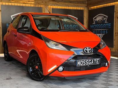 Begagnad Toyota Aygo X-cite 69 HK (50 kW) 2015 Orange Halvkombi