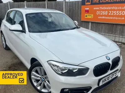 Used BMW 118 Sport Line 136 HP (100 kW) 2015 White Hatchback