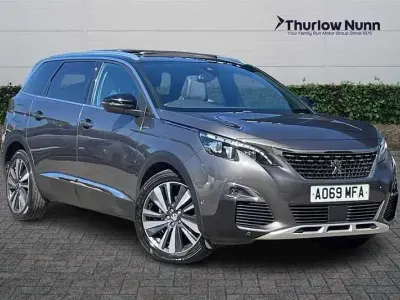 Usado Peugeot 5008 Premium 130 HP (95 kW) 2019 Cinzento SUV