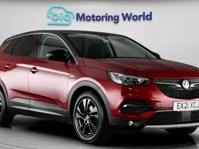 Used Vauxhall Grandland X SRi 131 HP (96 kW) 2021 Red SUV