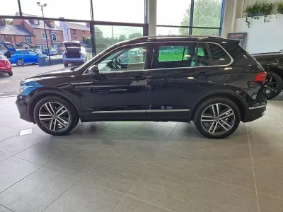 Usado VW Tiguan Elegance 150 HP (110 kW) 2021 Preto SUV
