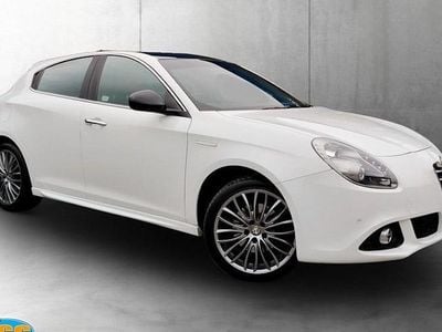 White/black Used 2015 Alfa Romeo Giulietta Hatchback | £6,895 (Fair price)