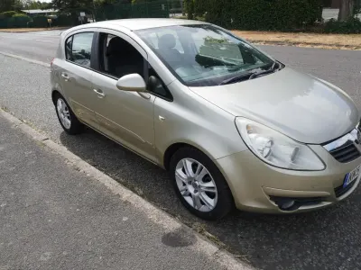 Used Vauxhall Corsa Design Edition 89 HP (65 kW) 2008 Gold Hatchback