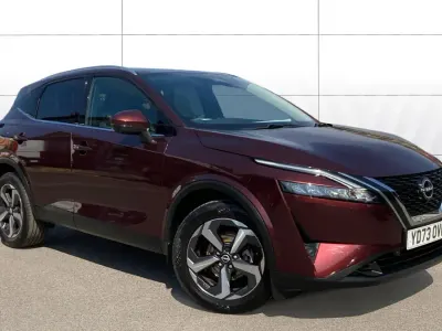 Used Nissan Qashqai N-Connecta 140 HP (102 kW) 2023 Special metallic  burgundy SUV