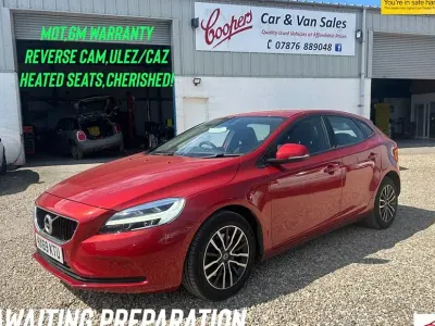 Begagnad Volvo V40 Momentum 2019 Röd Halvkombi
