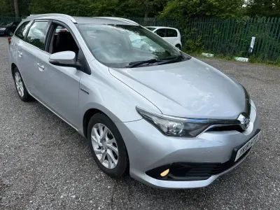Usado Toyota Auris 136 HP (100 kW) 2018 Prateado Carrinha