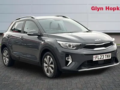 Usado Kia Stonic 99 HP (72 kW) 2023 Cinzento SUV