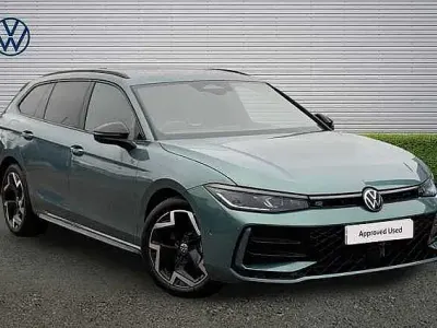 Used VW Passat R-line 150 HP (110 kW) 2025 Green Estate
