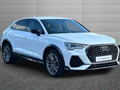 Używany Audi Q3 Black Edition 150 KM (110 kW) 2022 Biały SUV