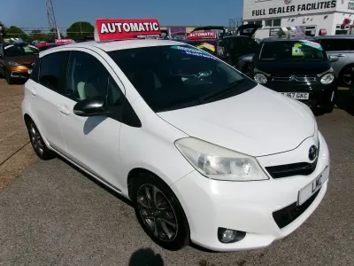 Used Toyota Yaris Multidrive S 99 HP (72 kW) 2013 White Hatchback