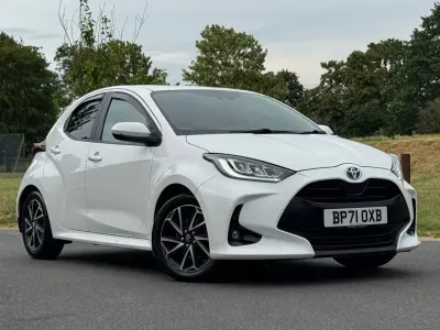 Used Toyota Yaris Design 116 HP (85 kW) 2022 White Hatchback