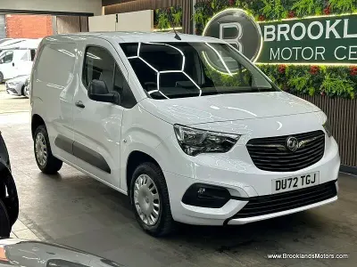 Usado Vauxhall Combo Sportive 100 HP (73 kW) 2022 Branco Monovolume