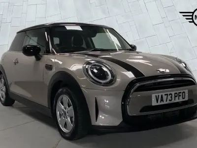 Usado Mini Cooper Classic 134 HP (98 kW) 2023 Cinzento Citadino