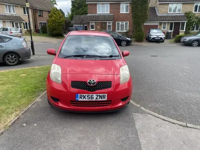 Begagnad Toyota Yaris T3 2006 Röd Halvkombi