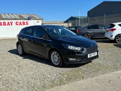 Usado Ford Focus Zetec 125 HP (91 kW) 2017 Preto Citadino