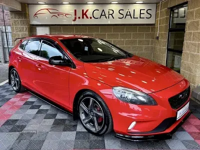 Used Volvo V40 R-Design 115 HP (84 kW) 2014 Red Hatchback
