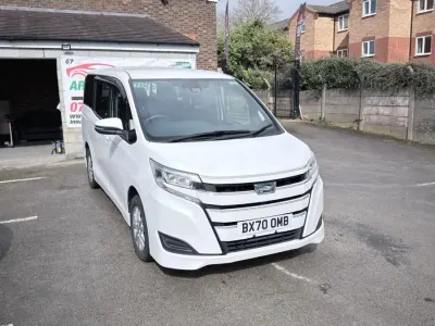 Begagnad Toyota Noah 2020 Vit Minibuss