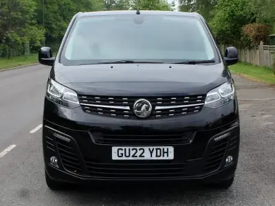 Second-hand Vauxhall Vivaro Sportive 120 CP (88 kW) 2022 Negru Monovolum