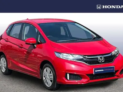 Used Honda Jazz S 102 HP (75 kW) 2019 Rallye red Hatchback
