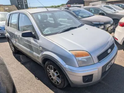 Used Ford Fusion Zetec 101 HP (74 kW) 2006 Silver Hatchback