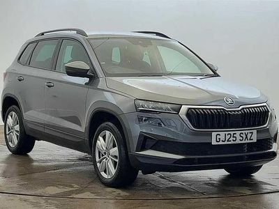 Graphite grey metallic Used 2025 Skoda Karoq SE SUV | £21,900 (Super price)