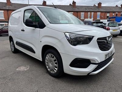 Begagnad Vauxhall Combo Sportive 100 HK (73 kW) 2020 Vit Minibuss