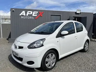 Used Toyota Aygo 68 HP (50 kW) 2012 White Hatchback