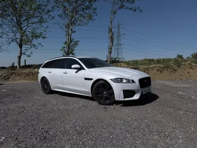 Używany Jaguar XF Sportbrake Chequered Flag 180 KM (132 kW) 2020 Biały Kombi