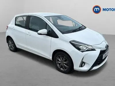 Used Toyota Yaris 111 HP (81 kW) 2019 White Hatchback