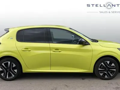 Second-hand Peugeot e-208 Style 98 kW (134 CP) 2024 Galben Hatchback