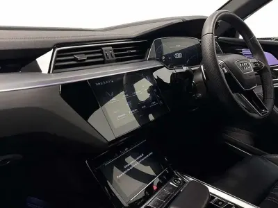 Begagnad Audi Q8 e-tron
