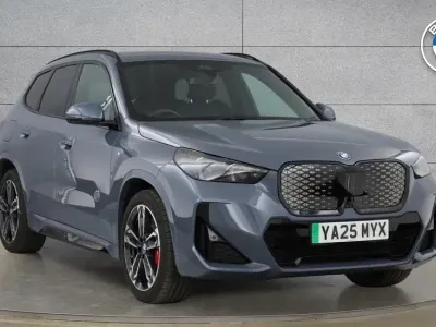 Usado BMW iX1 M Sport 150 kW (204 HP) 2025 Cinzento SUV