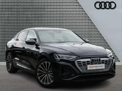 Begagnad Audi Q8 e-tron S-Line 300 kW (408 HK) 2024 Svart SUV