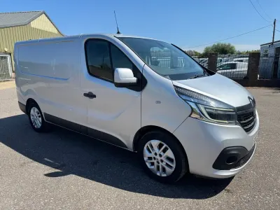 Begagnad Renault Trafic 2019 Silver Minibuss